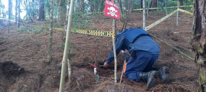 En Baraya el Ejército destruyó dos minas antipersona 8 4 mayo, 2023