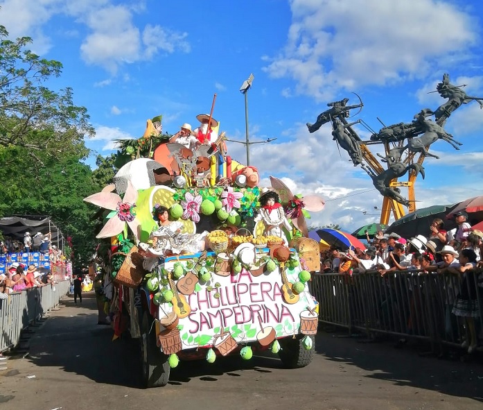 ‘La Coqueta’ y otras espectaculares chivas desfilaron en Neiva 11 1 julio, 2023