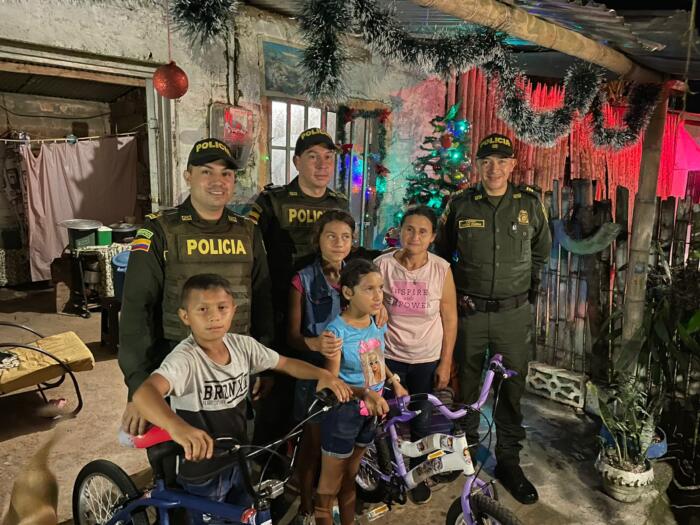 Police in Huila restored and gave bicycles to low-income children • La Nación