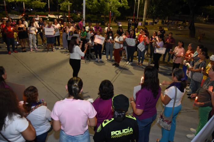 Velatón en memoria de Mayerly Ipúz, en las instalaciones de la ‘Casa de Empoderadora’.