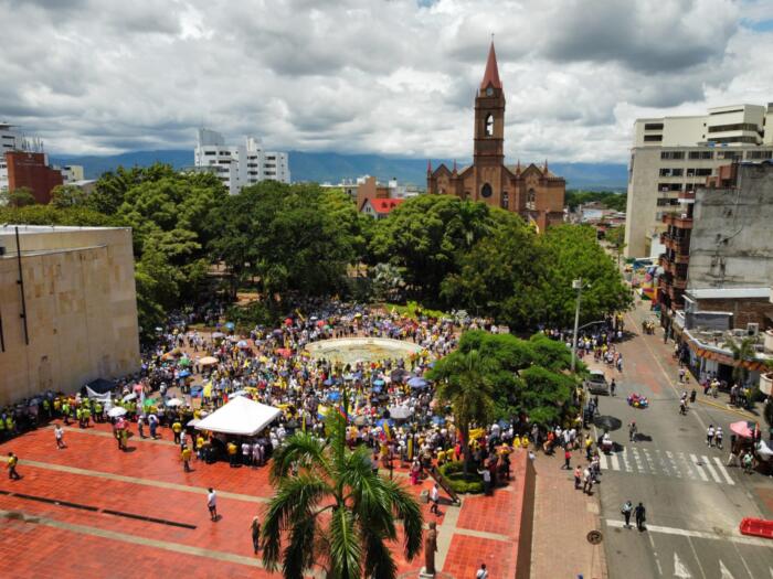 Los opositores se congregaron en el centro de la capital huilense en donde realizaron actos culturales y expresaron sus inconformismos.