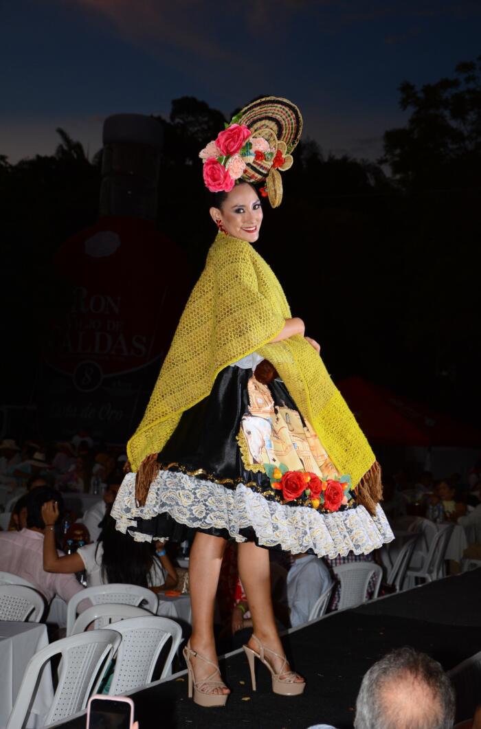 Angie Daniela Álvarez, representante de Boyacá, enamoró a más de uno con el traje típico que habla mucho de su cultura y tradición.