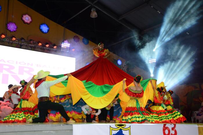 Durante el certamen, hubo una presentación dancística a cargo del Ballet del Huila Tierra Viva y show musical a cargo de Lia Tovar.