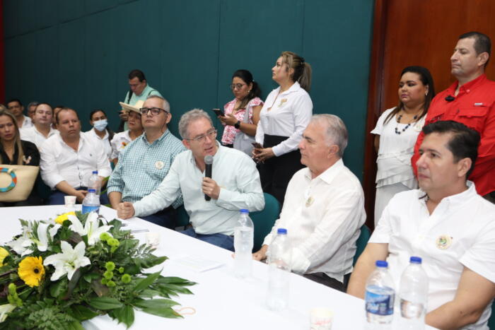 Camilo Augusto Agudelo Perdomo, director de la CAM; Juan Carlos María Castañeda, gerente general de la Concesionaria Ruta al Sur; Rodrigo Villalba Mosquera, gobernador del Huila y Carlos Cuellar, secretario de Agricultura del Huila.