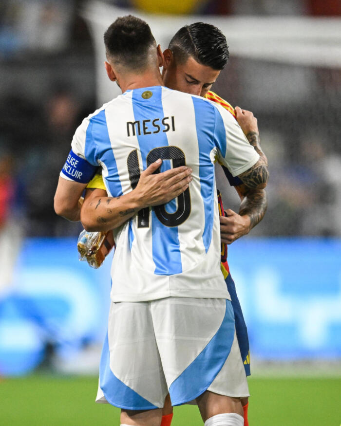 Los ‘10’ de ambas Selecciones, la de Argentina y Colombia, demostraron una vez más que el duelo se vive en la cancha, pero independientemente de eso, el respeto y amor por el fútbol es más grande.