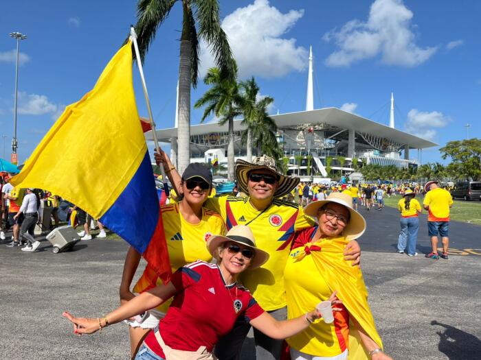 Olga Perdomo, Paola Perdomo, Tania Perdomo y Fernando Iglesias, estuvieron en Estados Unidos apoyando a la Selección Colombia. 