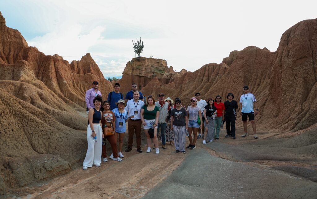 Las delegaciones de los 20 países y Colombia, ya iniciaron su recorrido por el Huila; ayer estuvieron en Villavieja. Foto: Gobernación. 